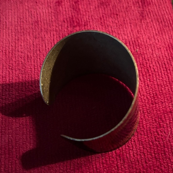 Peacock Feather Pattern Cuff Bracelet - Picture 4 of 4